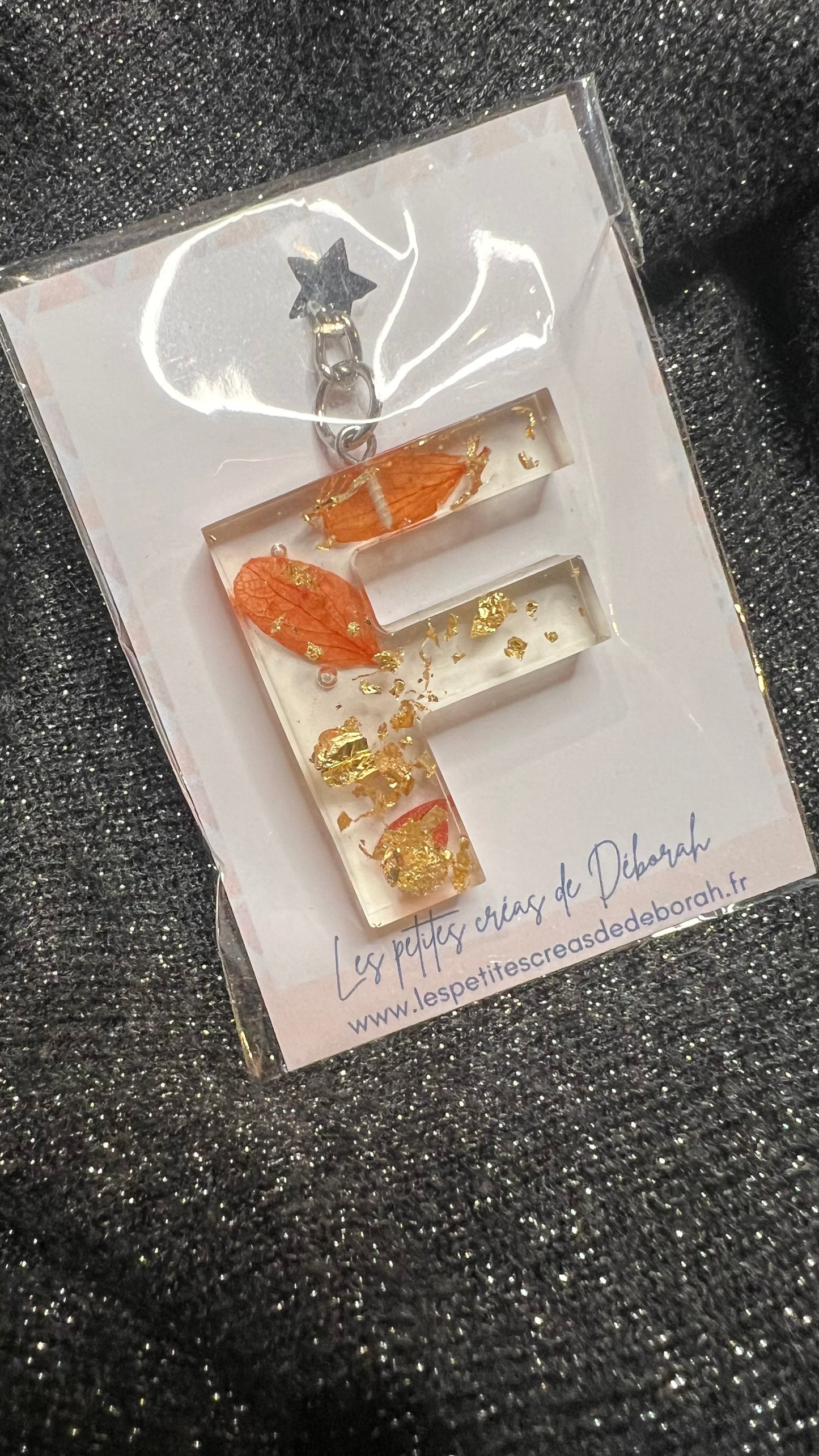 Lettre en résine
