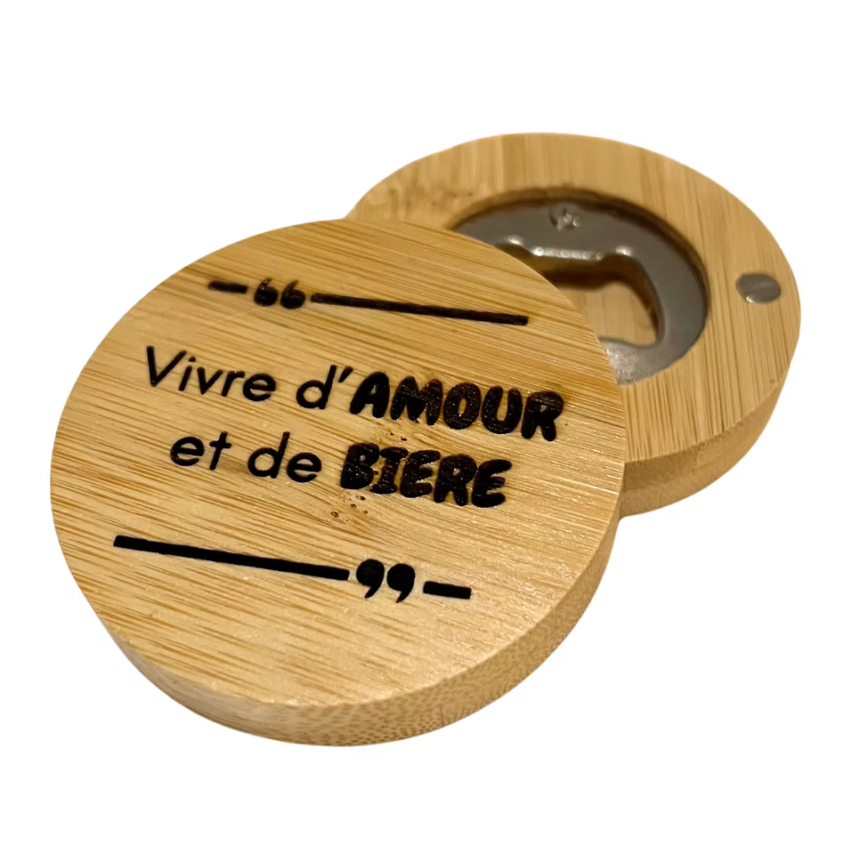 Magnet décapsuleur bois Vivre d'amour et de bière
