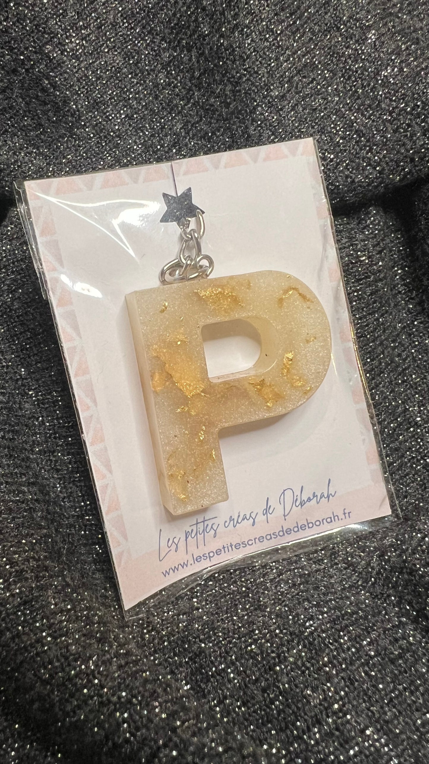 Lettre en résine